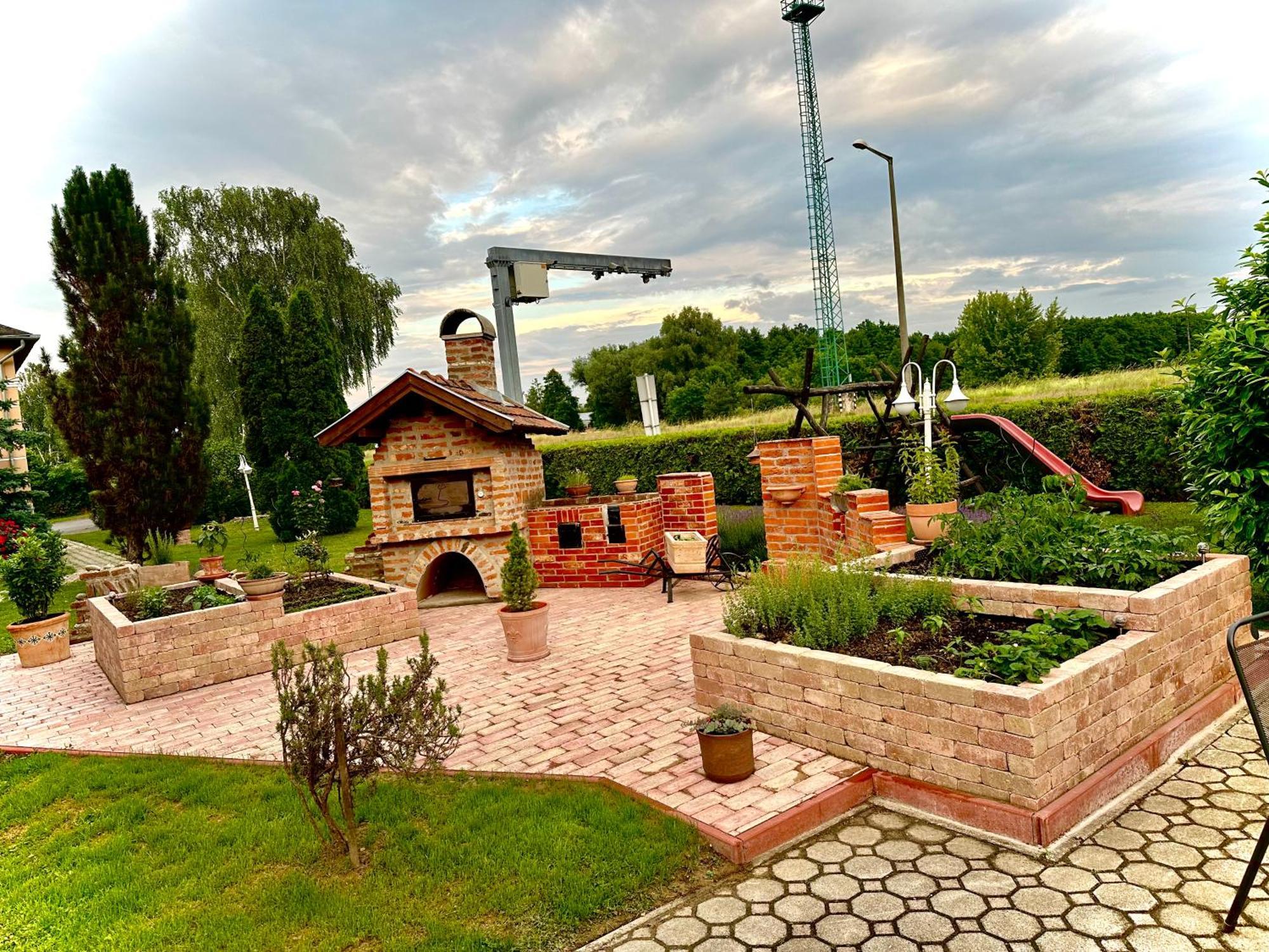 Hotel Zeta Lenti Exterior photo